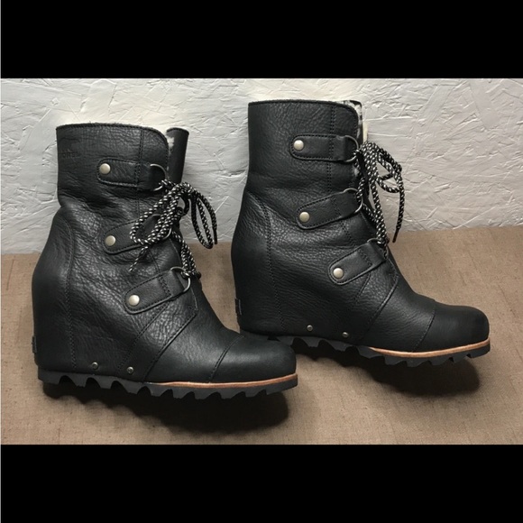 EUC Sorel Joan of Arctic Wedge Mid Shearling Womens Boots Black Leather Size 7.5 - Picture 3 of 16